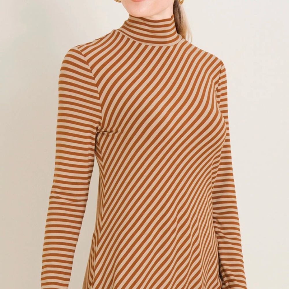 Chico’s Mock Neck ASYMMETRICAL-HEM, Size 3/L